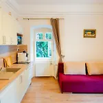 Privatunterkunft Carlone House