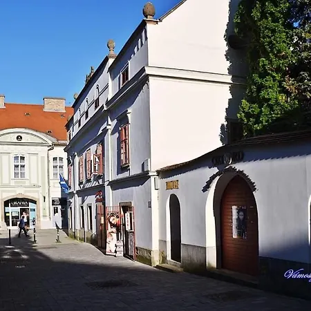 Carlone House Eger