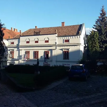 Carlone House Ubytování v soukromí Eger