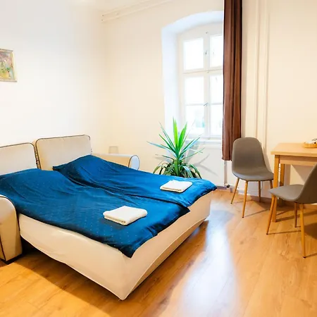 Carlone House * Eger