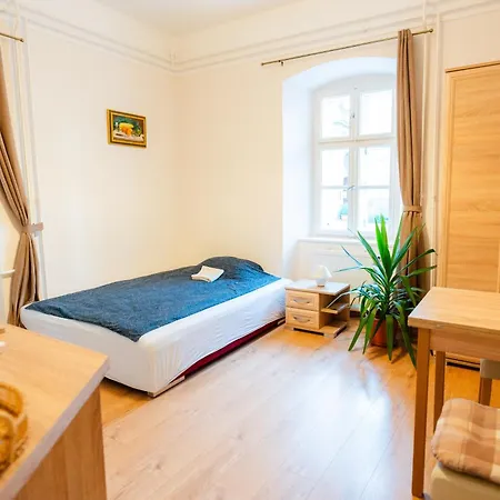 Carlone House * Eger