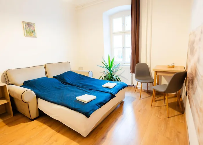 Carlone House * Eger