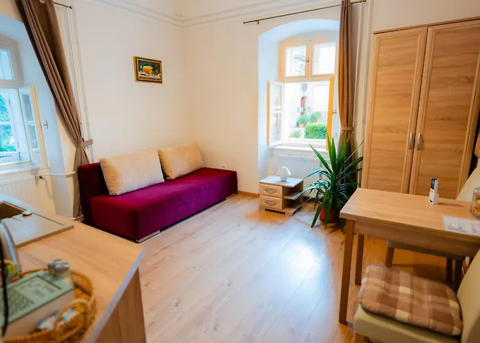 Carlone House Eger